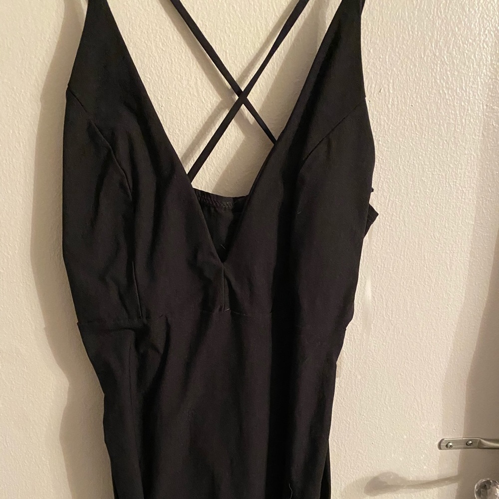 Black bodycon dress